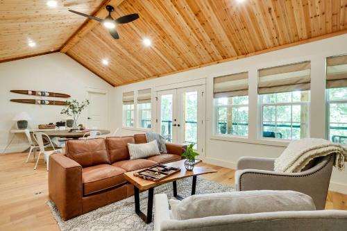 Spacious Home on Beaver Lake with Deck and Fire Pit! in Rogers, USA