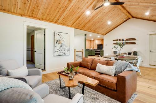 Spacious Home on Beaver Lake with Deck and Fire Pit! in Fayetteville
