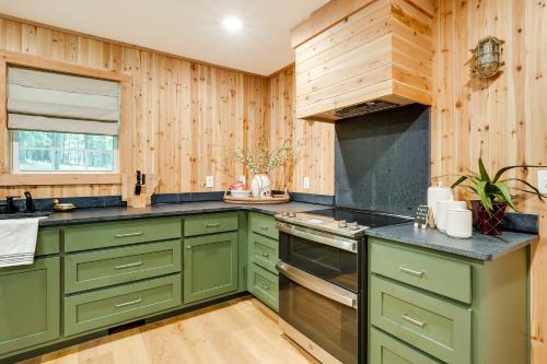 Spacious Home on Beaver Lake with Deck and Fire Pit! in Fayetteville