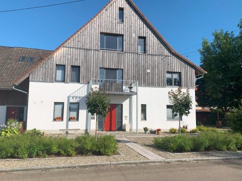 Haus Brunnen - Große Ferienwohnung auf 120 qm - modern und komfortabel - genießen sie unseren großen Garten zum Grillen und Entspannen