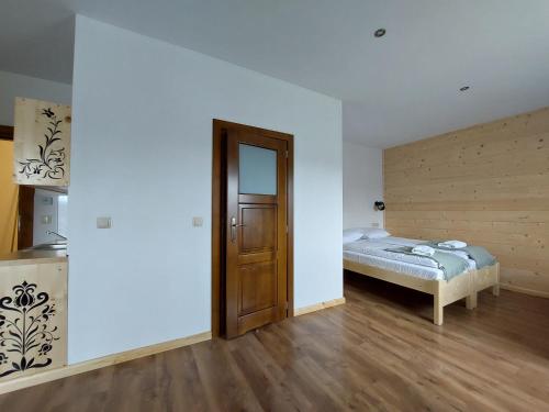 4 twin beds