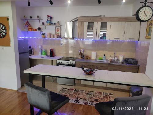 Spacious Modern Apartment with Private Parking, Skopje (foto 5)