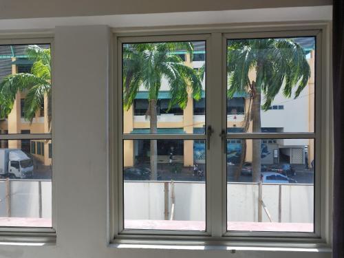 Marine Bay Hotel near The Parish of St Michael and All Angels