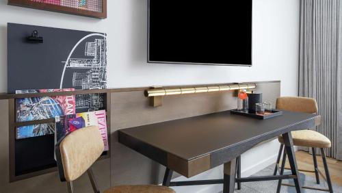 King Room image 2