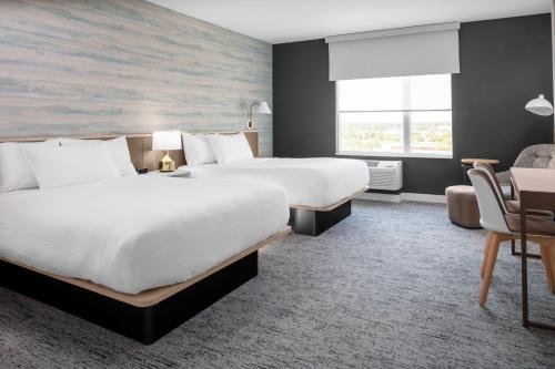 2 queen beds
