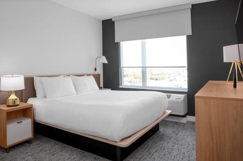 One-Bedroom King Suite with Sofa Bed and City View
