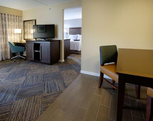 Hampton Inn Green Bay Downtown - image 7