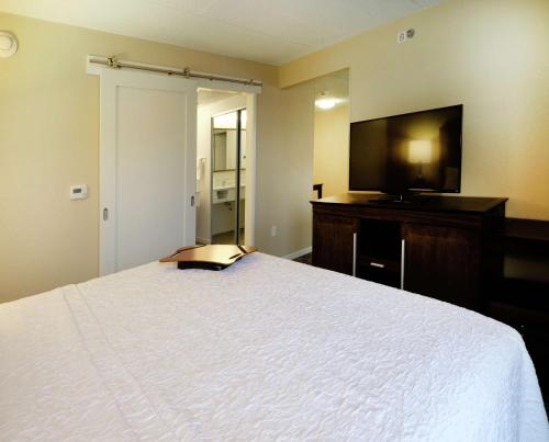 Hampton Inn Green Bay Downtown - image 11
