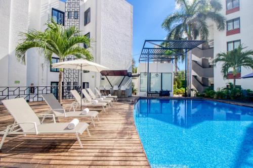 Seven Boutique Unit #36