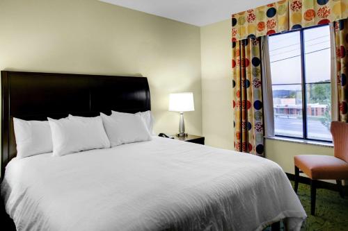 King Room with Bath Tub - Hearing Accessible 