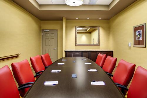 Hilton Garden Inn Pittsburgh/Cranberry - image 7