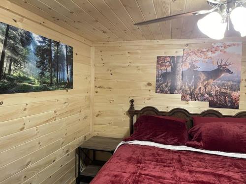 Creekside 3 bedroom 2 bath cabin on private creek in Banner Elk, USA