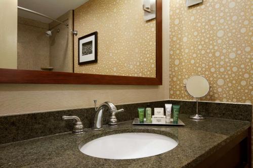 Hilton Knoxville - image 6