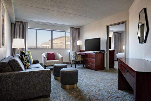 DoubleTree by Hilton Fairfield Hotel & Suites