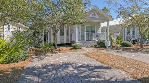 Pelican House - Newly remodeled, professionally decorated, only about 1 mile to Seaside!, Santa Rosa Beach