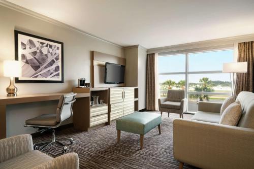 Hilton Melbourne, FL Room Type - 1 KING BED JUNIOR SUITE NON SMOKING