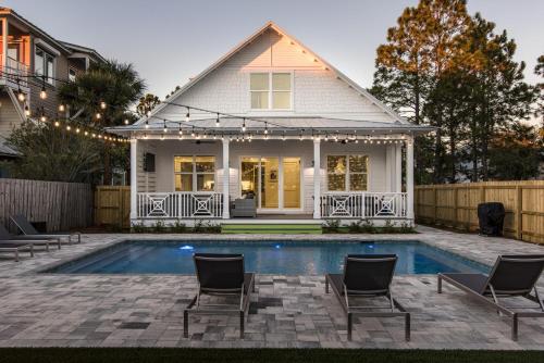 The Pickled Flamingo - Brand new in 2022, located in the heart of Seagrove Beach!