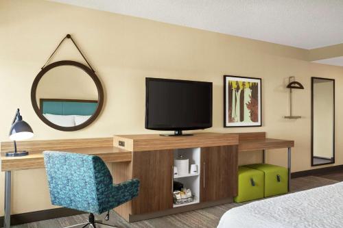 King Room with Sofa Bed and Study - Non-Smoking image 2