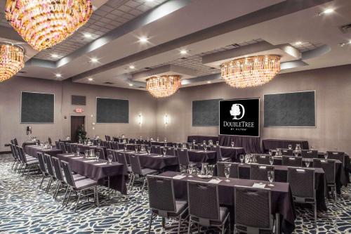 DoubleTree by Hilton Hotel Jacksonville Airport - image 13