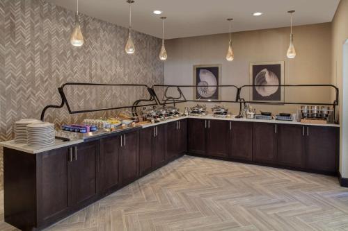 DoubleTree by Hilton Hotel Jacksonville Airport - image 9