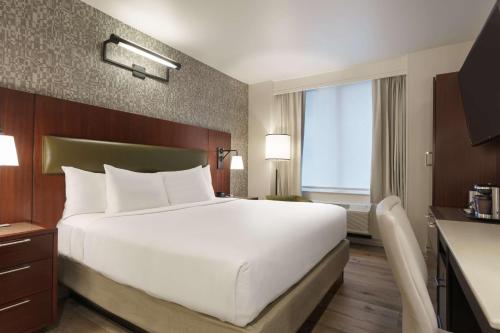DoubleTree by Hilton New York Downtown - image 8