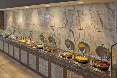 Hilton Raleigh North Hills - image 11