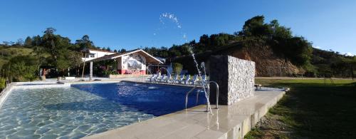 HOSTERÍA BRISAS DEL RÍO