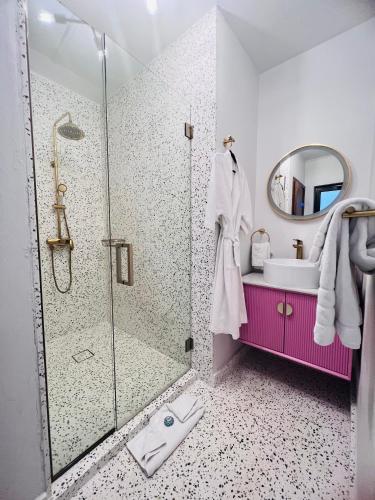 Bathroom, The Pink Palm Hotel - Adults Only in Charlotte Amalie