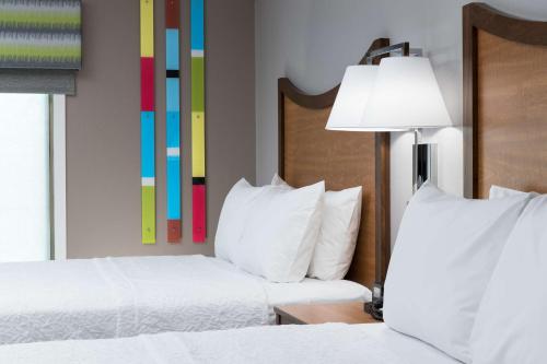 2 queen beds