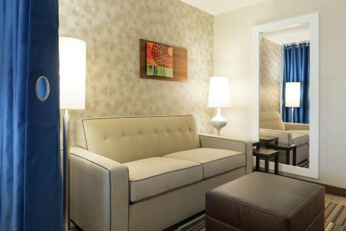 Home2 Suites by Hilton Milwaukee Airport