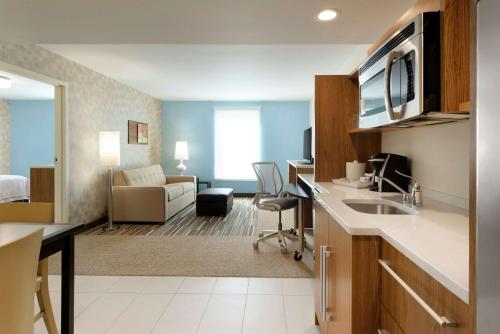 Home2 Suites by Hilton Milwaukee Airport