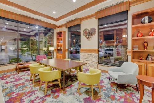 Hilton Garden Inn Milwaukee Airport