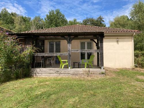 F1 noir/anis, avec terrasse couverte et jardin - Apartment - Compreignac