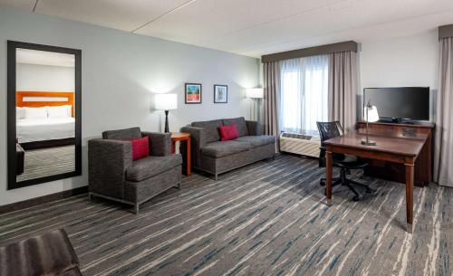 Queen Studio Suite with Two Queen Beds - Non-Smoking image 3