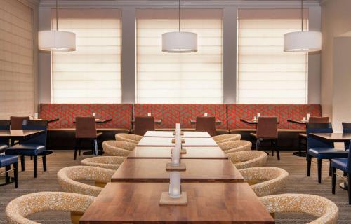 Hilton Garden Inn BWI Airport Hilton Garden Inn BWI Airport