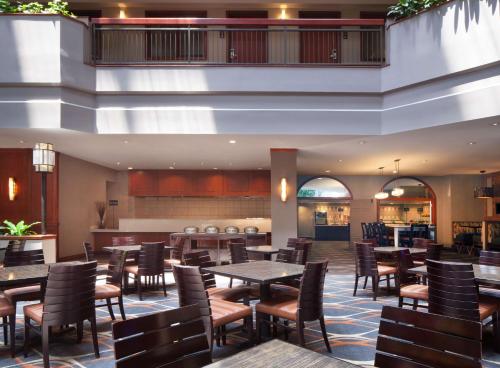 Restaurant, Embassy Suites by Hilton Dallas Near the Galleria in Galleria