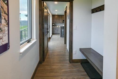 Steamboat Springs Apt with Views, 15 Mi to Skiing!