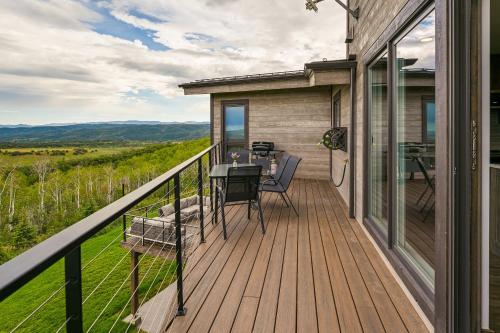 Steamboat Springs Apt with Views, 15 Mi to Skiing!