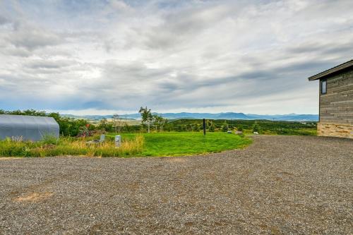 Steamboat Springs Apt with Views, 15 Mi to Skiing!