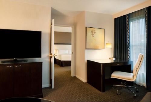 Hilton Alexandria Old Town - image 2