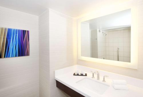 Embassy Suites by Hilton Las Vegas - image 6