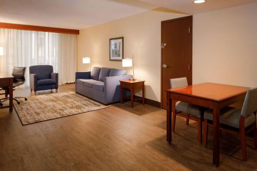 DoubleTree by Hilton Pittsburgh Cranberry - image 12