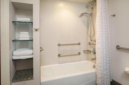 DoubleTree by Hilton Pittsburgh - Cranberry DoubleTree by Hilton Pittsburgh - Cranberry