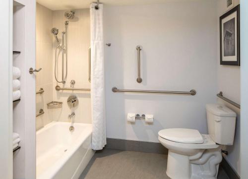 DoubleTree by Hilton Pittsburgh - Cranberry DoubleTree by Hilton Pittsburgh - Cranberry