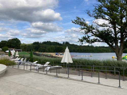 F1 noir/anis, avec terrasse couverte et jardin (E) in Nieul