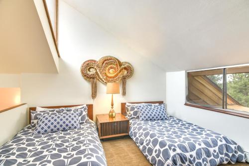 Luxe Boulder Barrett House on Mtn Peak with Hot Tub - image 9