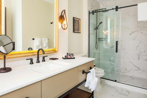 The Peregrine Omaha Downtown Curio Collection By Hilton - image 7