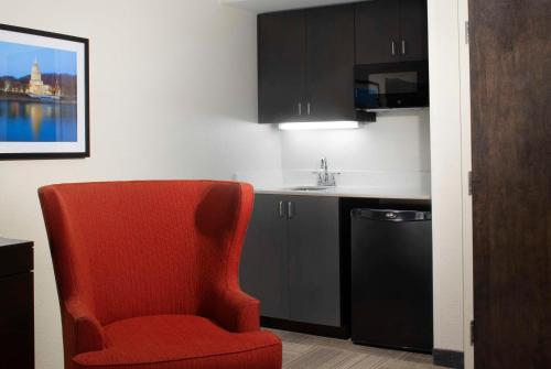 Hampton Inn Charleston Southridge - image 8