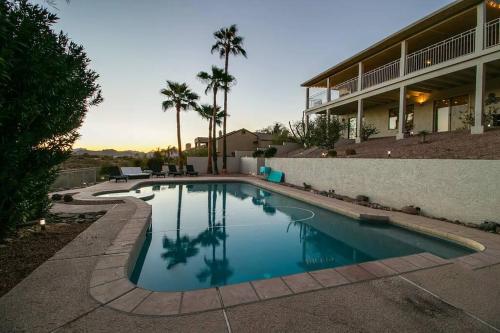 Spacious home w/ Beautiful Views and Heated Pool