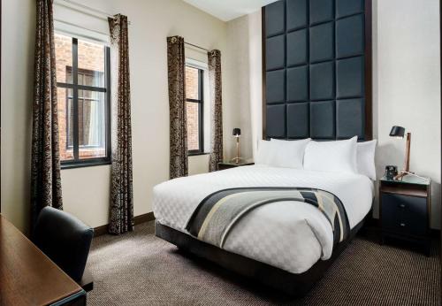 King Room room in Joinery Hotel Pittsburgh Curio Collection by Hilton